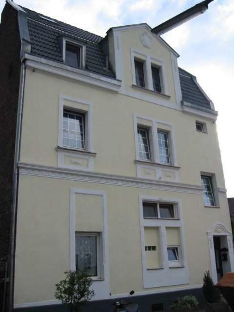 Koeln Vermietung Schwermer Exterior photo